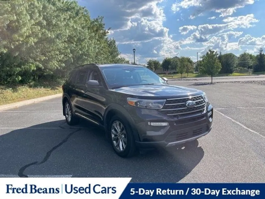 2022 Ford Explorer XLT photo 1