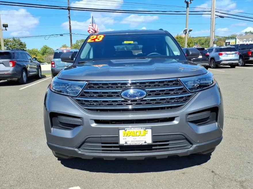 2023 Ford Explorer XLT photo 1