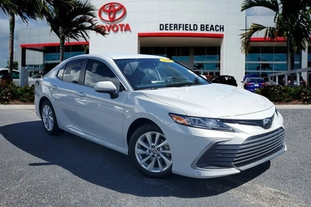 2024 Toyota Camry LE photo 1