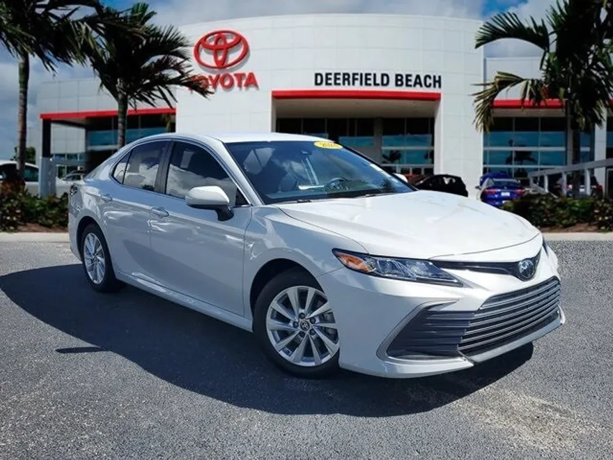 2024 Toyota Camry LE photo 1