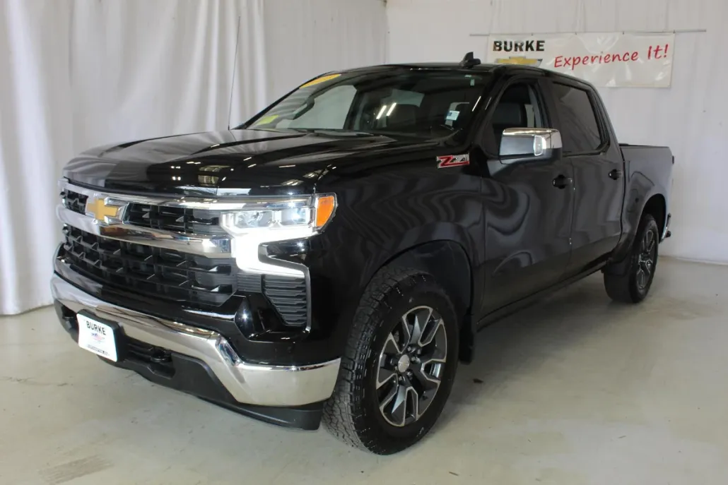 2023 Chevrolet Silverado 1500 LT photo 1