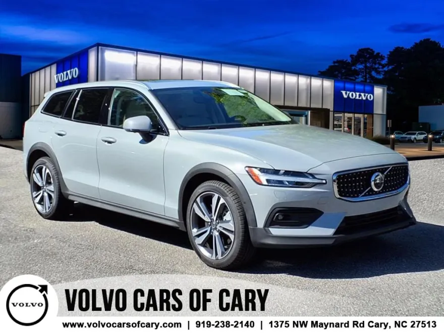 2026 Volvo V60 Cross Country B5 Plus photo 1