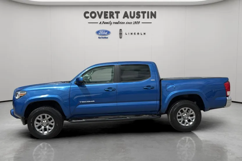 2017 Toyota Tacoma SR5 V6 photo 1