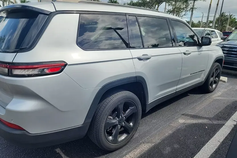 2021 Jeep Grand Cherokee Altitude photo 1