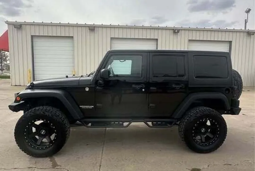 2015 Jeep Wrangler Unlimited Rubicon photo 1