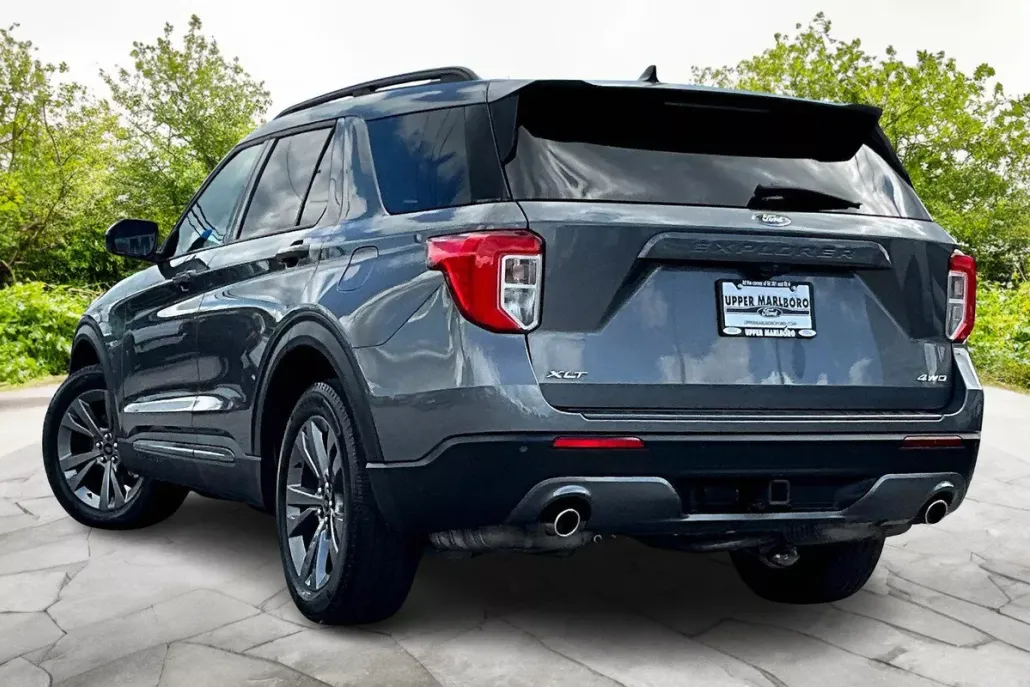 2022 Ford Explorer XLT Sport photo 1