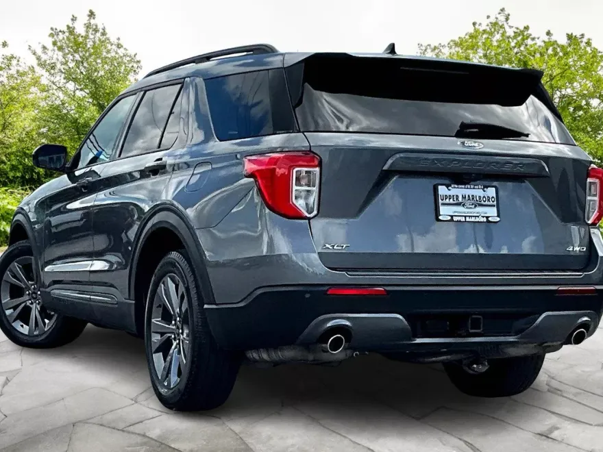 2022 Ford Explorer XLT Sport photo 1