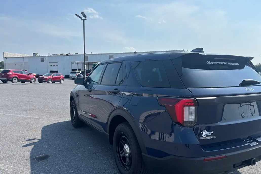 2025 Ford Explorer photo 1