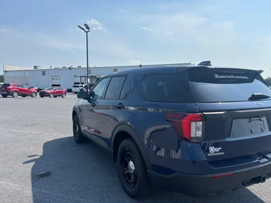 2025 Ford Explorer photo 1