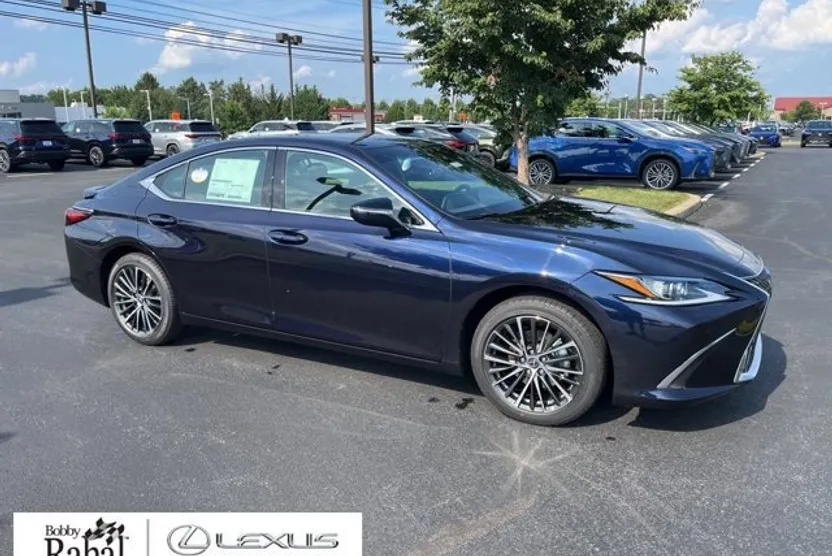 2025 Lexus ES 300h photo 1