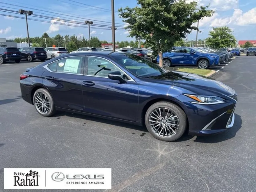 2025 Lexus ES 300h photo 1