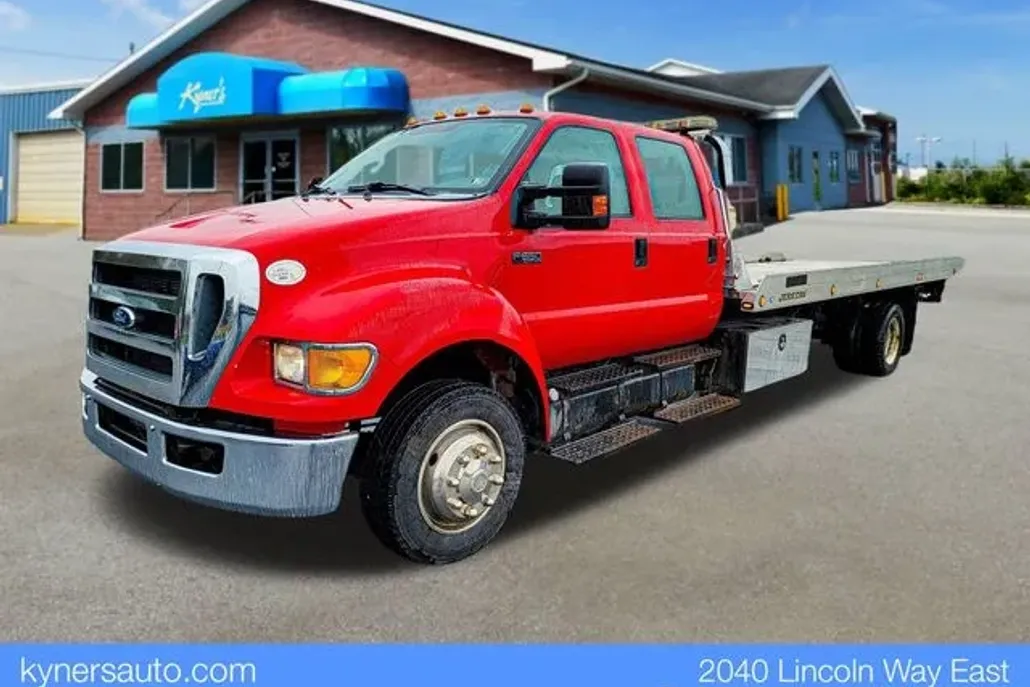 2012 Ford F-650 SuperCab photo 1