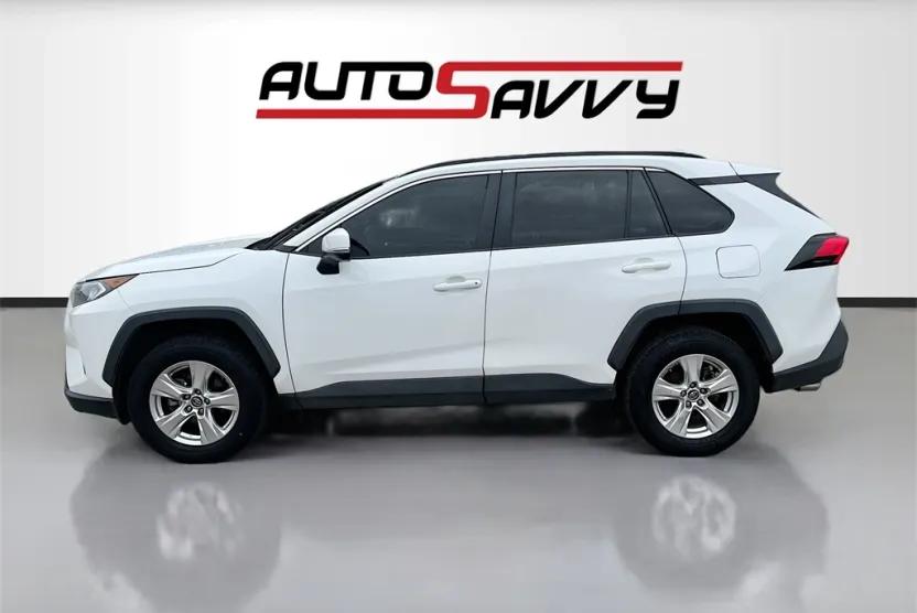 2019 Toyota RAV4 XLE photo 1