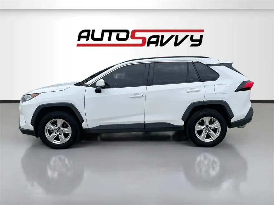 2019 Toyota RAV4 XLE photo 1