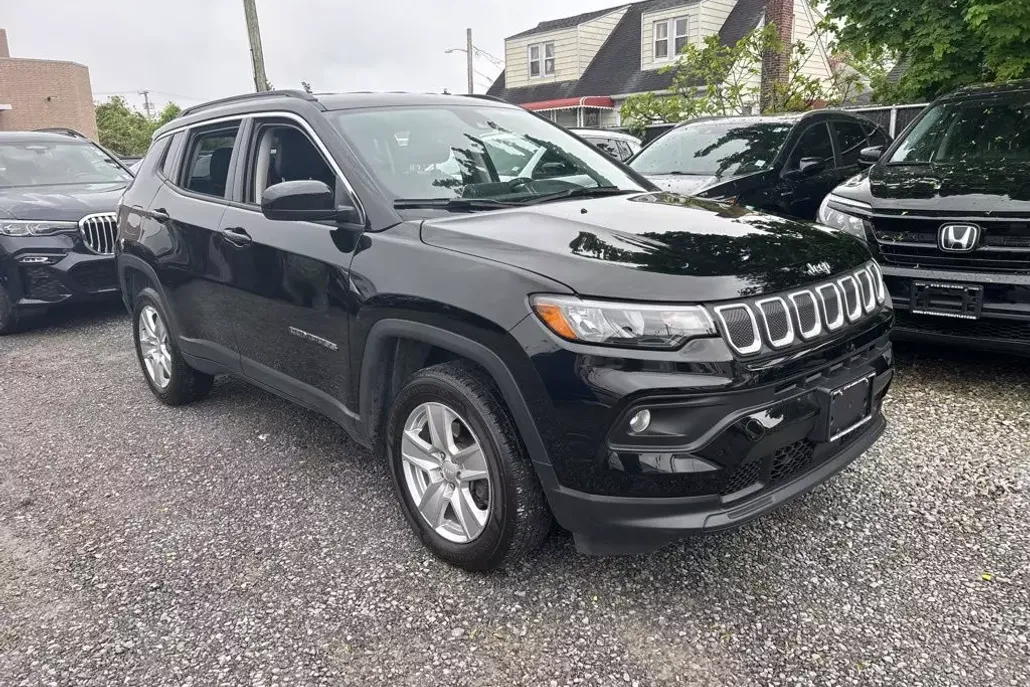 2022 Jeep Compass Latitude photo 1
