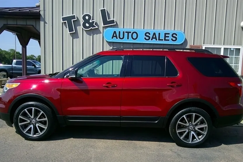 2015 Ford Explorer XLT photo 1