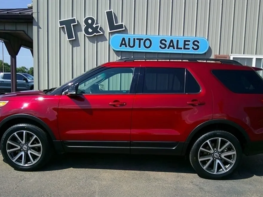 2015 Ford Explorer XLT photo 1
