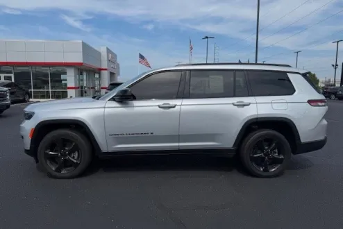 2023 Jeep Grand Cherokee Altitude photo 1