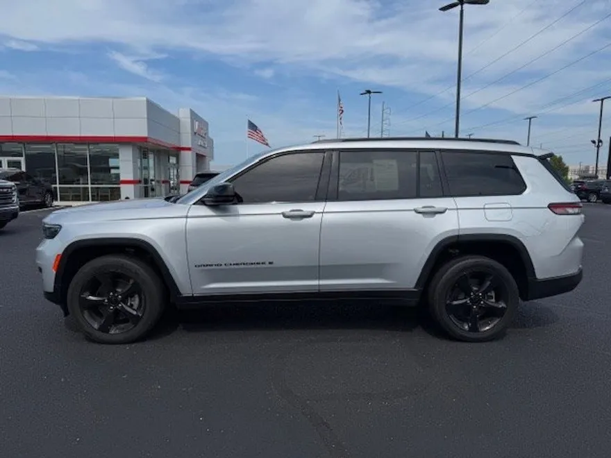 2023 Jeep Grand Cherokee Altitude photo 1