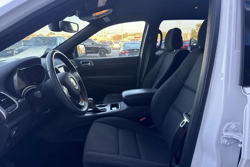 2018 Jeep Grand Cherokee Laredo E photo 1