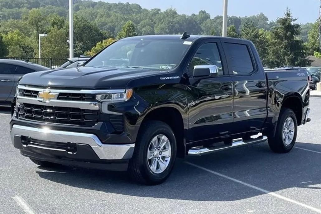 2026 Chevrolet Silverado 1500 LT photo 1