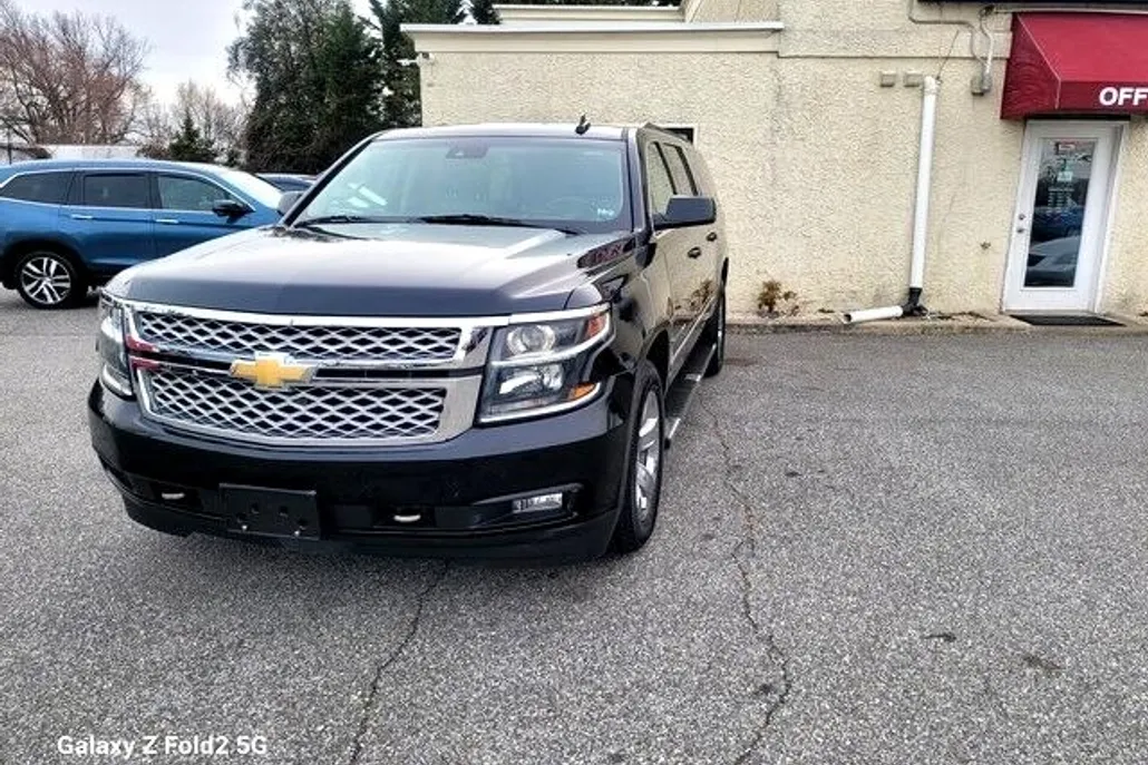 2019 Chevrolet Suburban 1500 LT photo 1