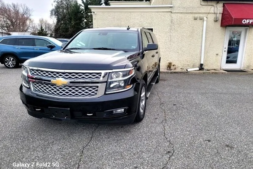 2019 Chevrolet Suburban 1500 LT photo 1