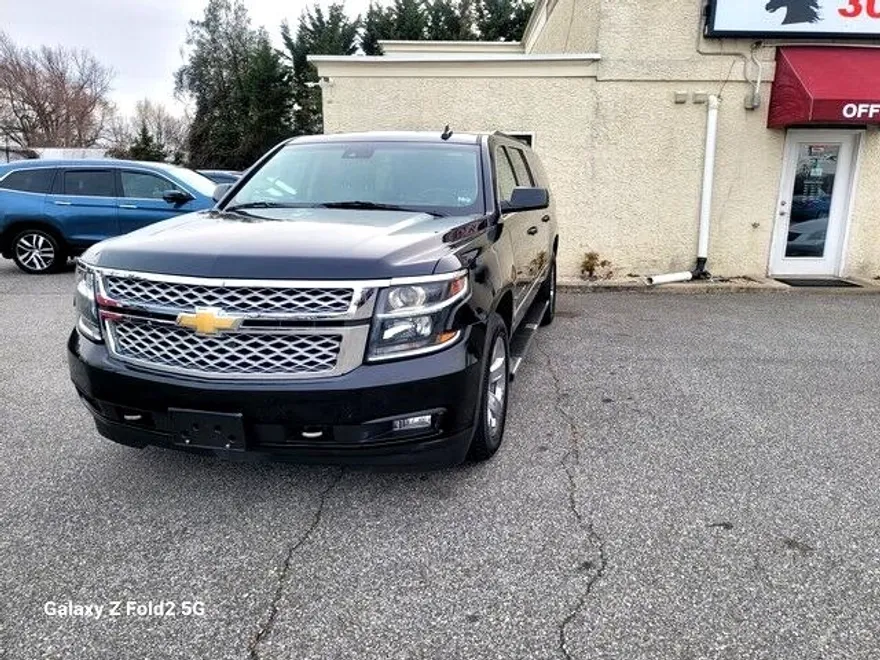 2019 Chevrolet Suburban 1500 LT photo 1