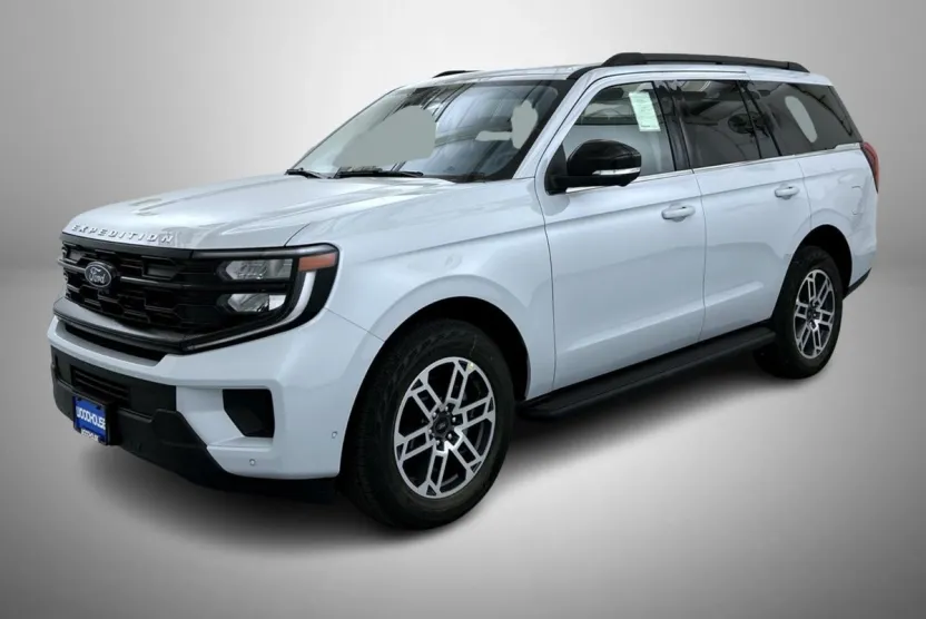 2025 Ford Expedition photo 1
