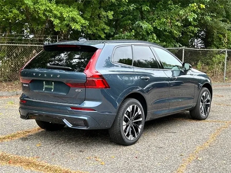 2026 Volvo XC60 B5 Plus photo 1