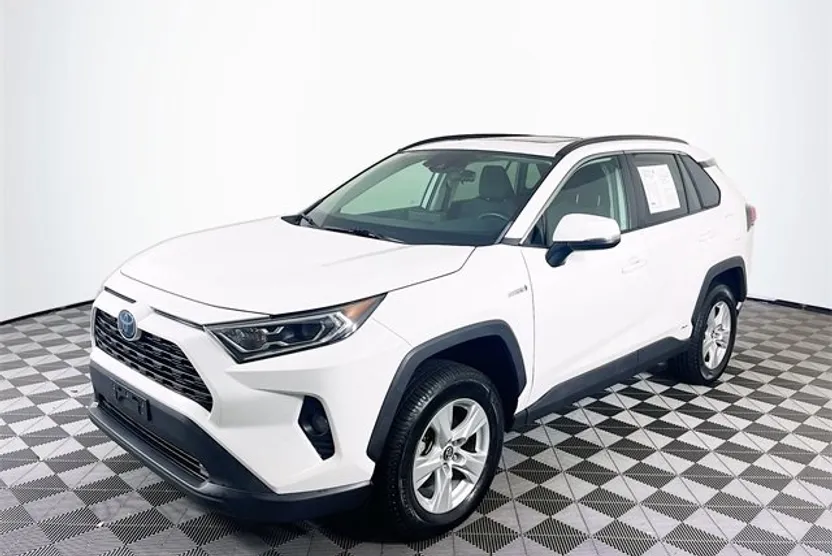 2020 Toyota RAV4 Hybrid XLE photo 1