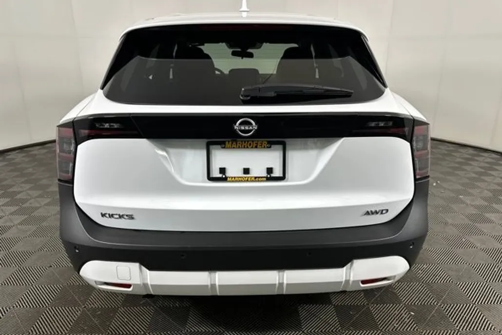 2025 Nissan Kicks SV photo 1