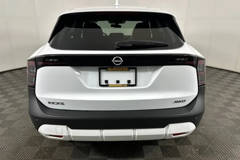 2025 Nissan Kicks SV photo 1