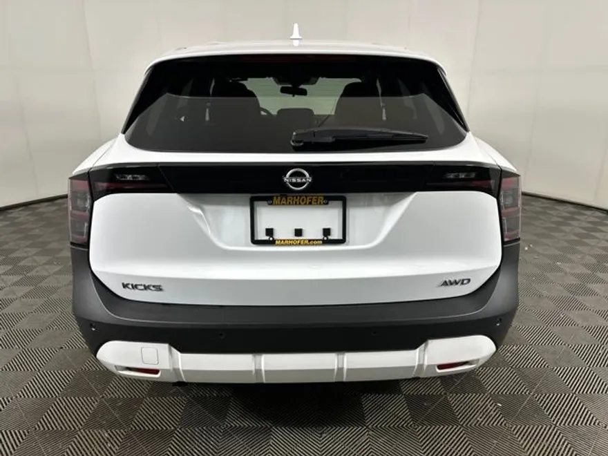 2025 Nissan Kicks SV photo 1
