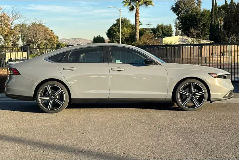 2025 Honda Accord Hybrid Sport photo 1