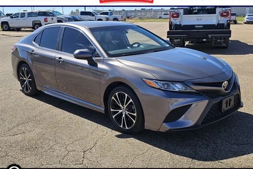2018 Toyota Camry L photo 1