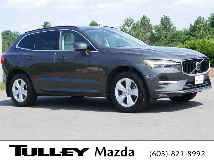 2022 Volvo XC60 B5 Momentum photo 1