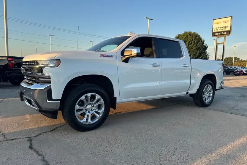 2022 Chevrolet Silverado 1500 LTZ photo 1