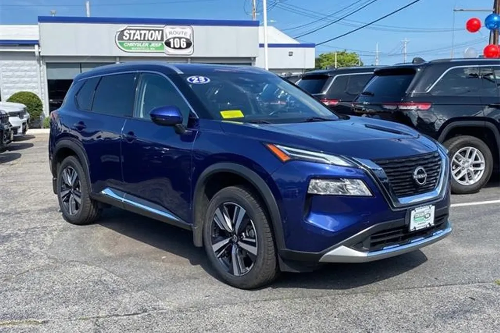 2023 Nissan Rogue Platinum photo 1