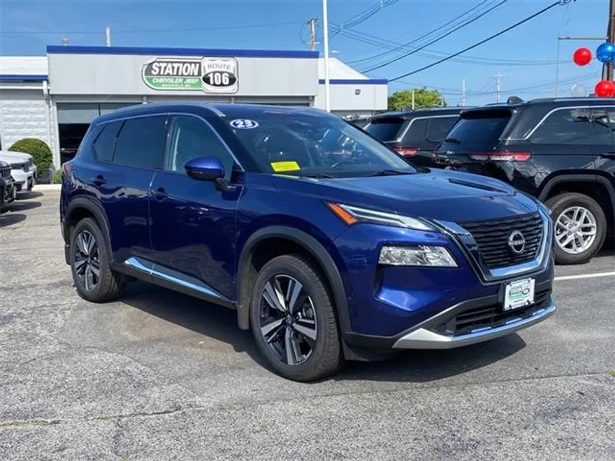 2023 Nissan Rogue Platinum photo 1