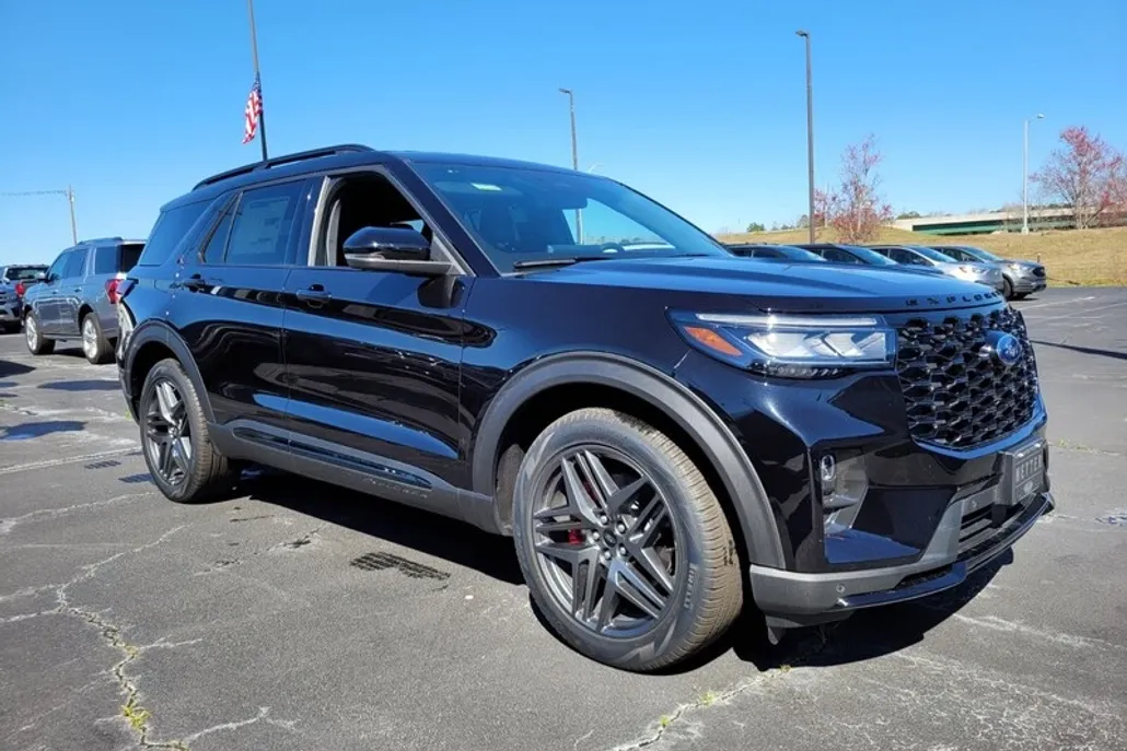 2025 Ford Explorer ST photo 1