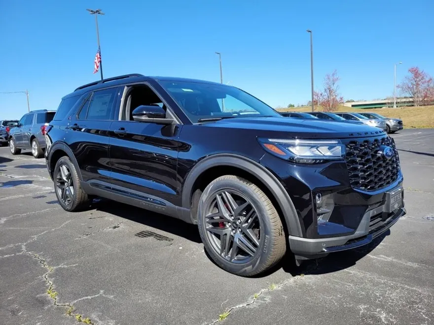 2025 Ford Explorer ST photo 1