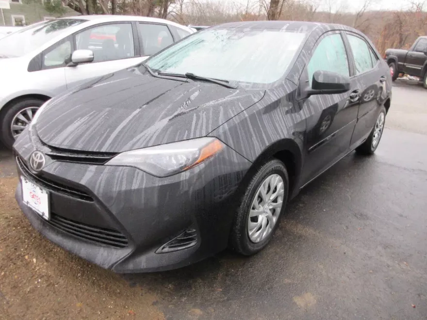 2017 Toyota Corolla LE photo 1
