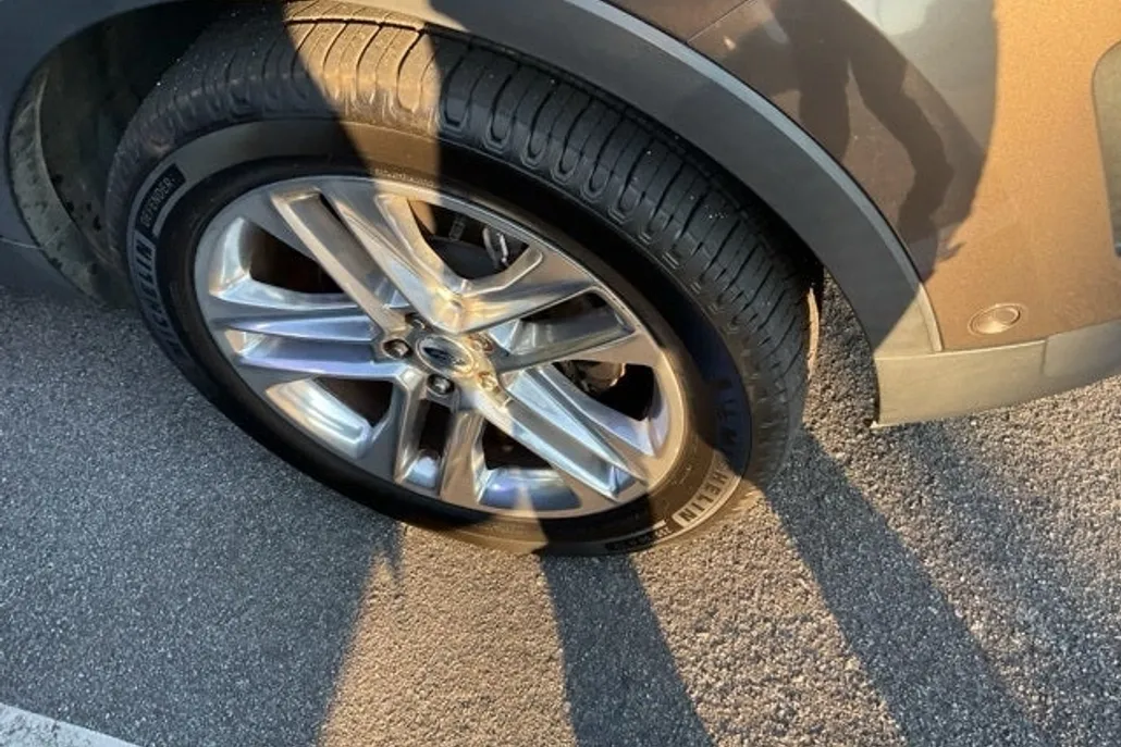 2016 Ford Explorer Limited photo 1