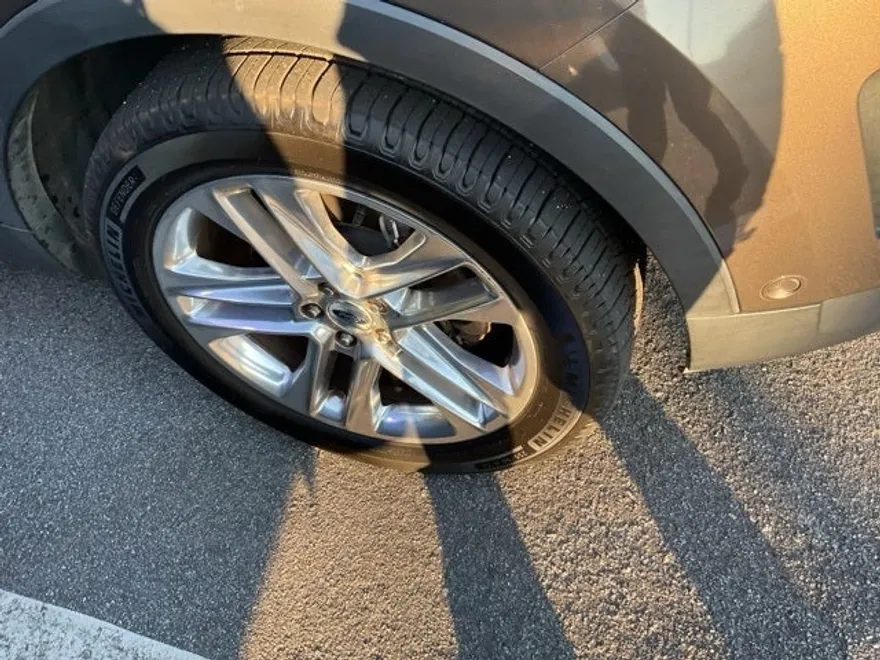 2016 Ford Explorer Limited photo 1