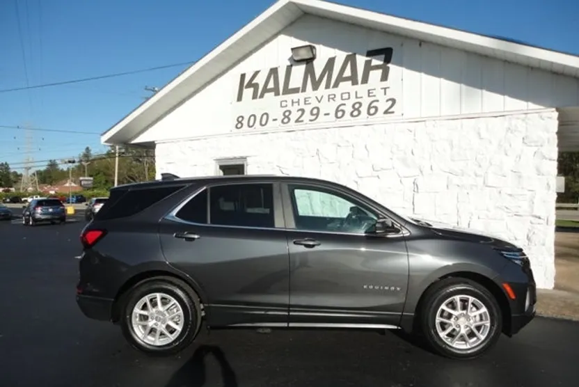 2022 Chevrolet Equinox LT photo 1