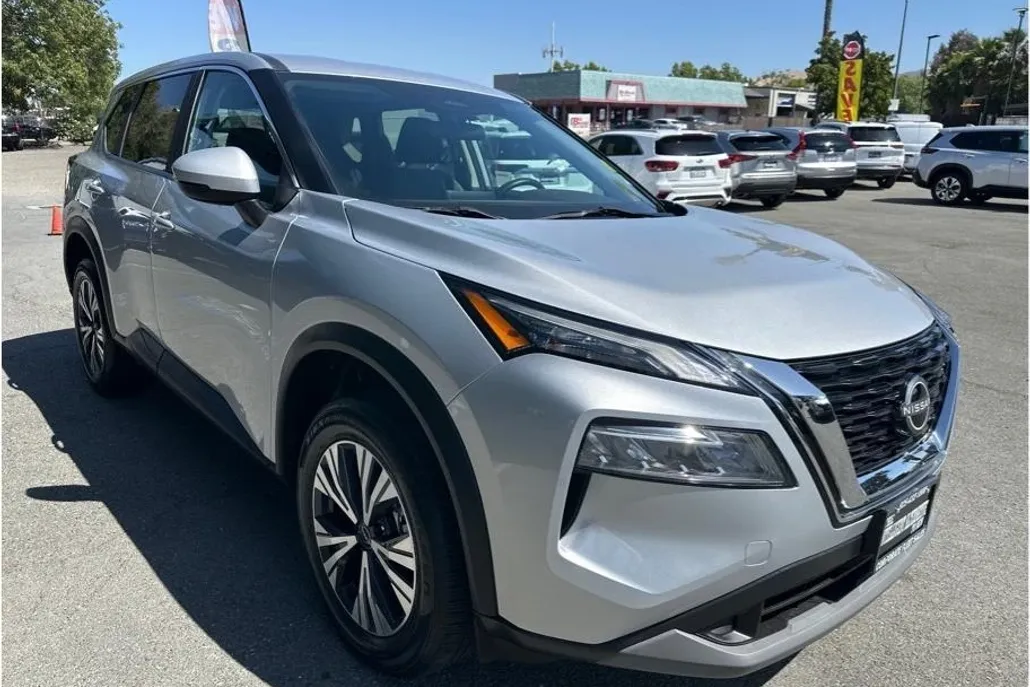 2022 Nissan Rogue SV photo 1