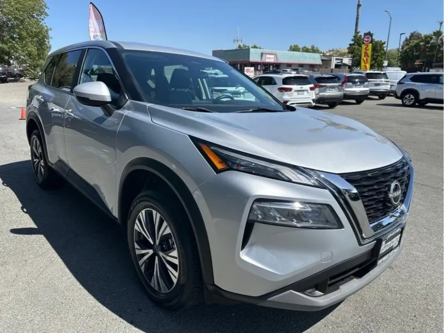 2022 Nissan Rogue SV photo 1