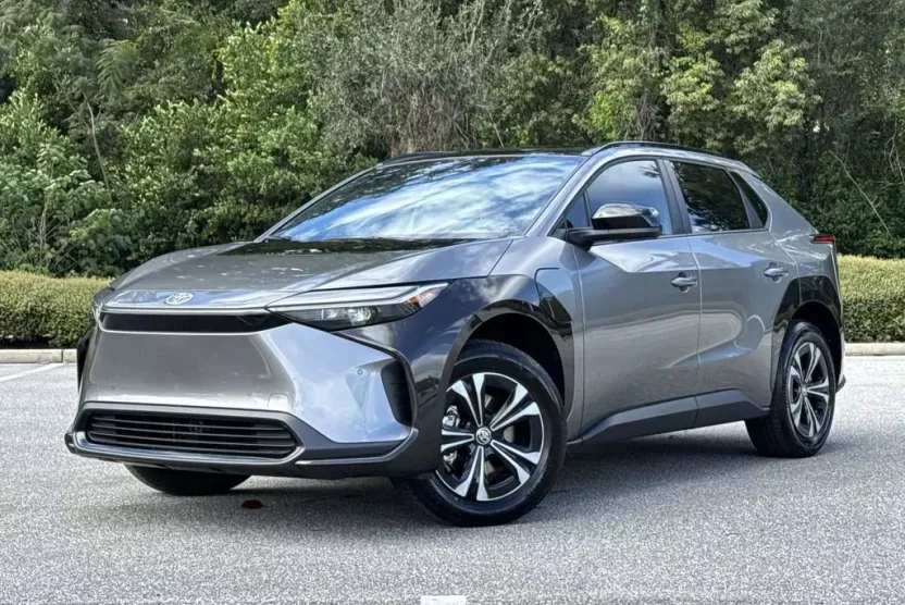 2025 Toyota bZ4X XLE photo 1