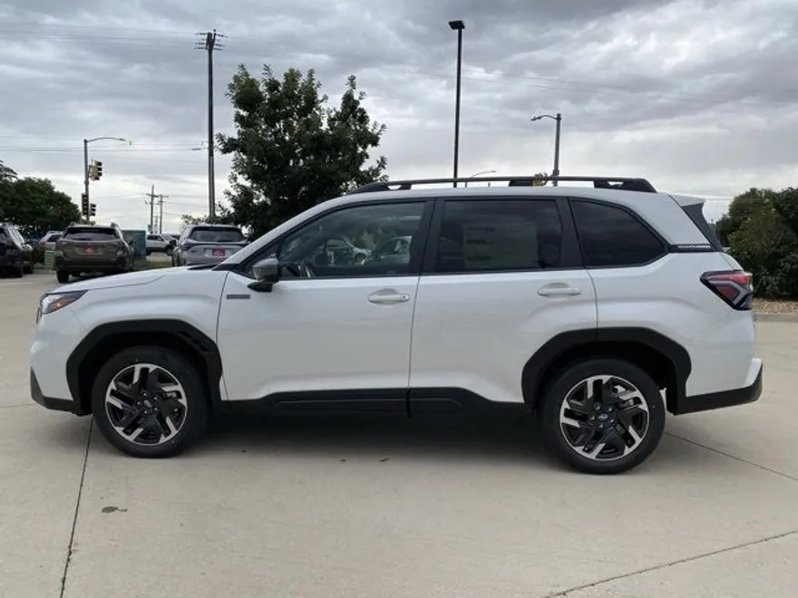 2025 Subaru Forester Premium photo 1